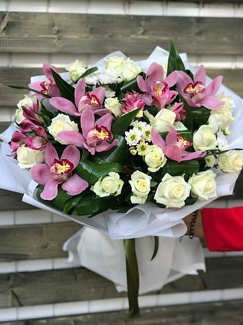 Букет цветов из: Розы и Хризантемы в Рыбной Слободе