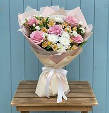 Букет цветов из:  Гвоздики, Орхидеи и Розы в Рыбной Слободе