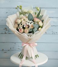 Букет цветов из:  Розы и Лизиантусы в Рыбной Слободе