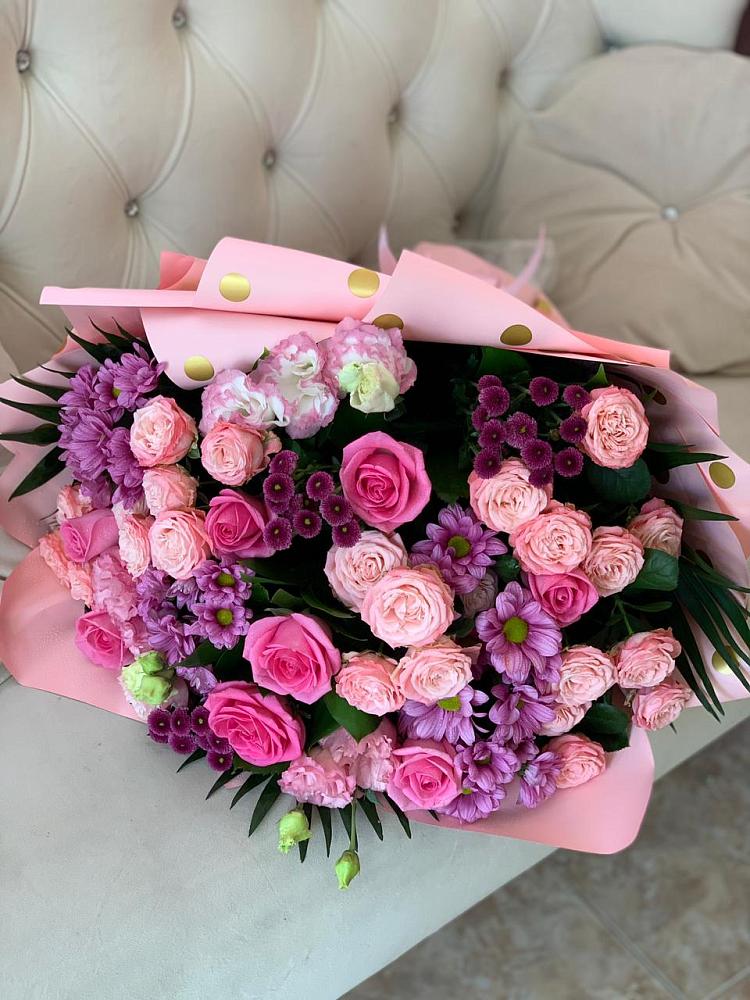 Букет цветов из: Хризантемы, Розы и Лизиантусы в Рыбной Слободе