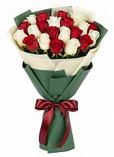 Букет Микс из красных и белых роз в Рыбной Слободе