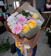 Букет цветов из:  Герберы, Розы и Хризантемы в Рыбной Слободе