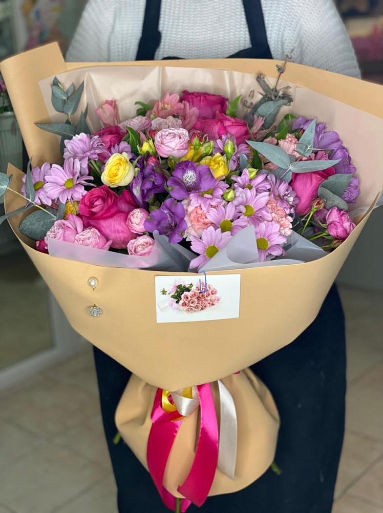 Букет цветов из: Хризантемы, Гвоздики и Альстромерии в Рыбной Слободе