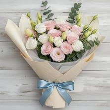 Букет цветов из:  Лизиантусы в Рыбной Слободе
