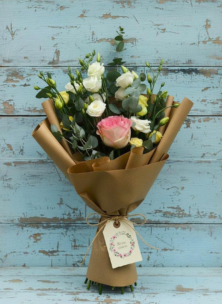 Букет цветов из: Розы и Лизиантусы в Рыбной Слободе