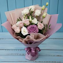 Букет цветов из:  Розы и Лизиантусы в Рыбной Слободе