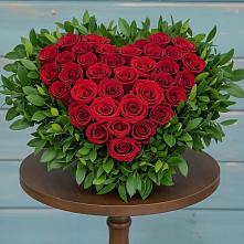 Цветочная композиция из Розы в виде сердца в Рыбной Слободе