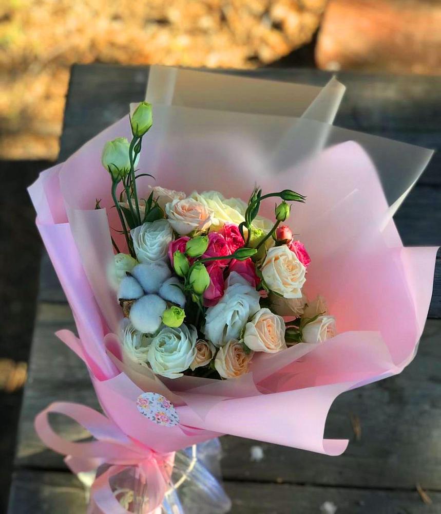 Букет цветов из: Розы и Лизиантусы в Рыбной Слободе