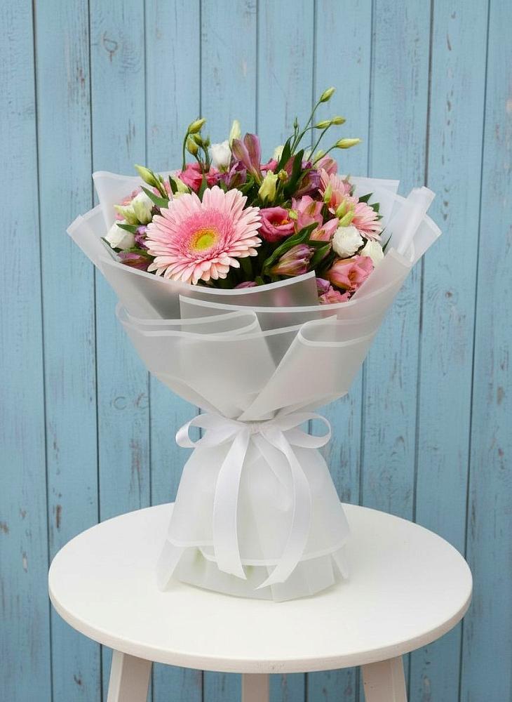 Букет цветов из: Герберы, Альстромерии и Лизиантусы в Рыбной Слободе