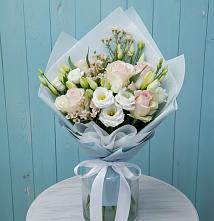 Букет цветов из:  Розы и Лизиантусы в Рыбной Слободе