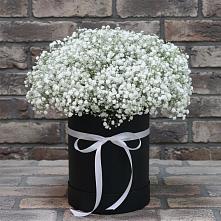 Цветочная композиция из Гипсофила в шляпной коробке в Рыбной Слободе
