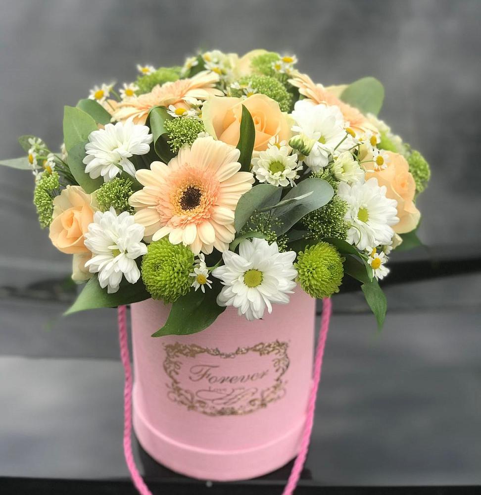 Цветочная композиция из Розы, Герберы и Хризантемы в шляпной коробке в Рыбной Слободе