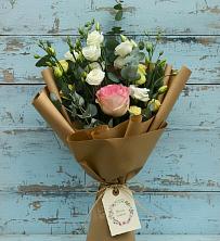 Букет цветов из:  Розы и Лизиантусы в Рыбной Слободе