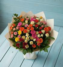 Букет Микс из разноцветных кустовых роз в Рыбной Слободе